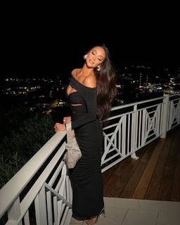 Shay Mitchell feet photo thumbnail