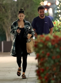 Shay Mitchell feet photo thumbnail