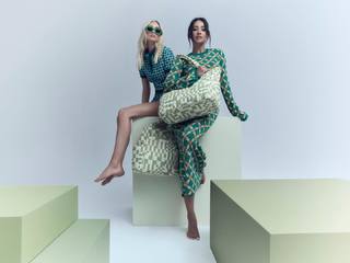 Shay Mitchell feet photo thumbnail
