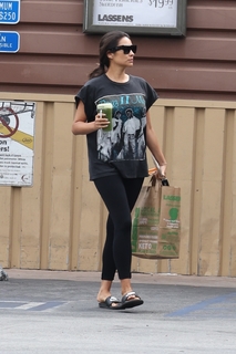Shay Mitchell feet photo thumbnail