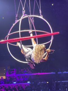 Carrie Underwood feet photo thumbnail