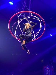 Carrie Underwood feet photo thumbnail