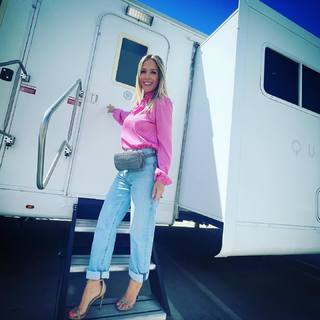 Jennie Garth feet photo thumbnail