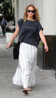 Jennifer Lawrence feet photo thumbnail