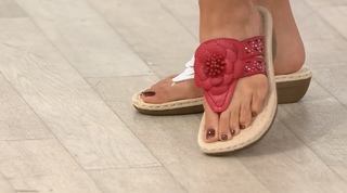 Courtney Khondabi feet photo thumbnail