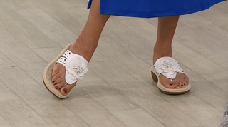 Courtney Khondabi feet photo thumbnail