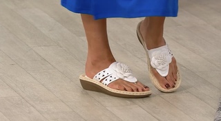 Courtney Khondabi feet photo thumbnail