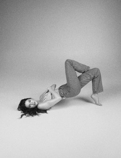 Kendall Jenner feet photo thumbnail