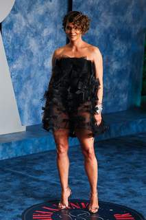 Halle Berry feet photo thumbnail