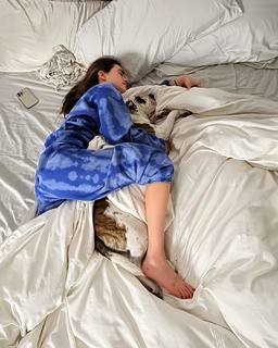 Zoey Deutch feet photo thumbnail