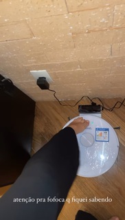 Kéfera Buchmann feet photo thumbnail