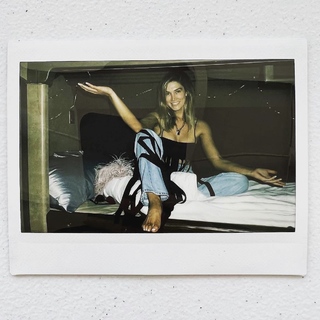 Delta Goodrem feet photo thumbnail