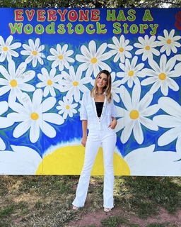 Delta Goodrem feet photo thumbnail