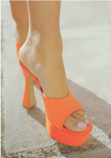 Doukissa Nomikou feet photo thumbnail