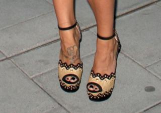 Tamara Ecclestone feet photo thumbnail