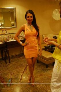 Malaika Arora feet photo thumbnail
