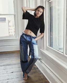 Shailene Woodley feet photo thumbnail