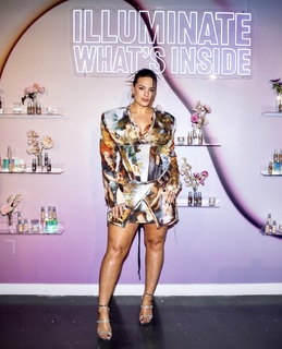 Ashley Graham feet photo thumbnail