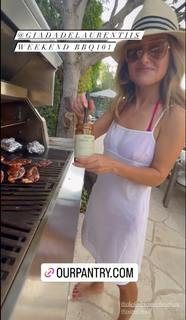 Giada De Laurentiis feet photo thumbnail