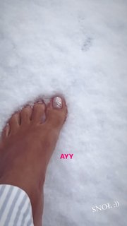 Edyta Górniak feet photo thumbnail