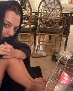Riley Keough feet photo thumbnail