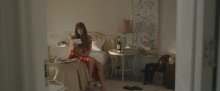 Riley Keough feet photo thumbnail