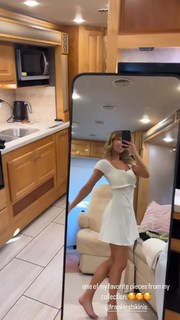 Sydney Sweeney feet photo thumbnail