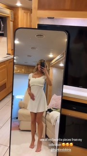 Sydney Sweeney feet photo thumbnail