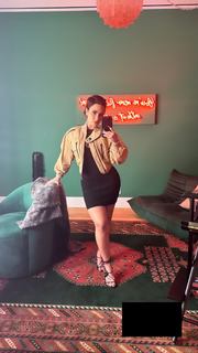 Demi Lovato feet photo thumbnail