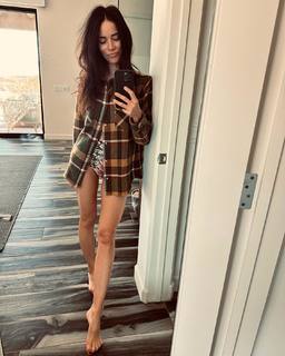Abigail Spencer feet photo thumbnail