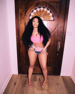 Nicki Minaj feet photo thumbnail