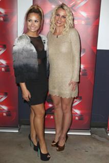 Demi Lovato feet photo thumbnail