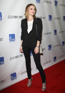 Emma Roberts feet photo thumbnail