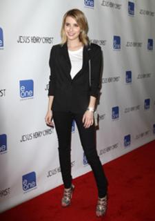 Emma Roberts feet photo thumbnail
