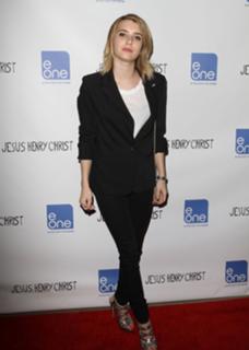 Emma Roberts feet photo thumbnail
