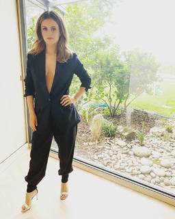 Rachel Bilson feet photo thumbnail