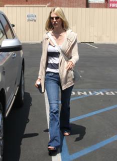 January Jones feet photo thumbnail