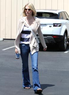 January Jones feet photo thumbnail