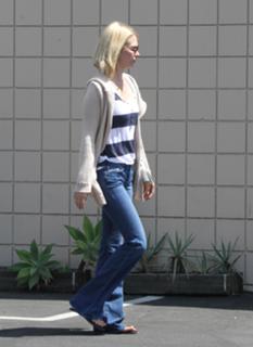 January Jones feet photo thumbnail