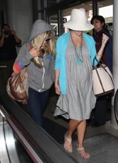 Reese Witherspoon feet photo thumbnail