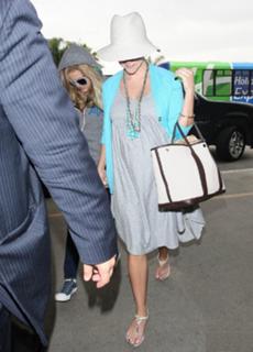 Reese Witherspoon feet photo thumbnail