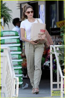 Eva Mendes feet photo thumbnail