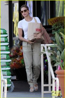 Eva Mendes feet photo thumbnail