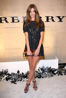 Rosie Huntington-Whiteley feet photo thumbnail