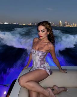 Rita Ora feet photo thumbnail