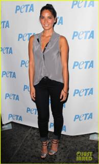Olivia Munn feet photo thumbnail