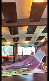 Brooke Burke feet photo thumbnail