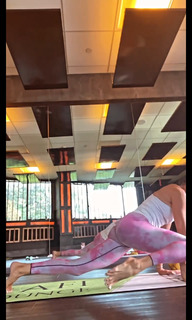 Brooke Burke feet photo thumbnail