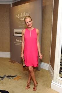 Cat Deeley feet photo thumbnail