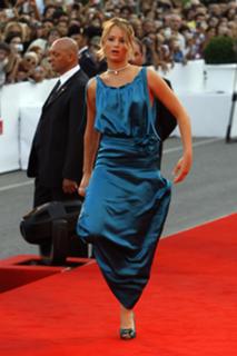 Jennifer Lawrence feet photo thumbnail
